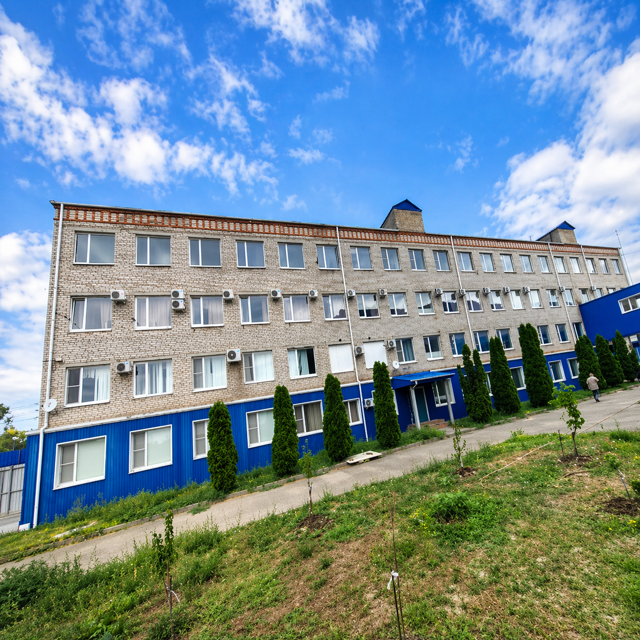 Фасад административного корпуса